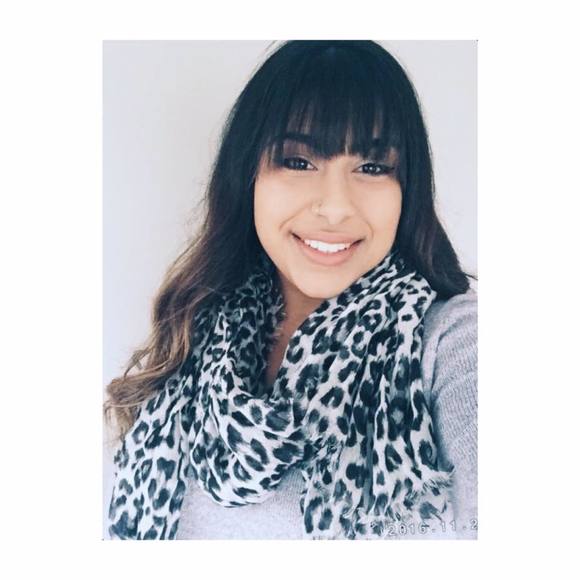 Meet your Posher, Antonia - Picture 1 of 1